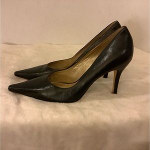J Vincent 3 1/2 inch heel pump black heel